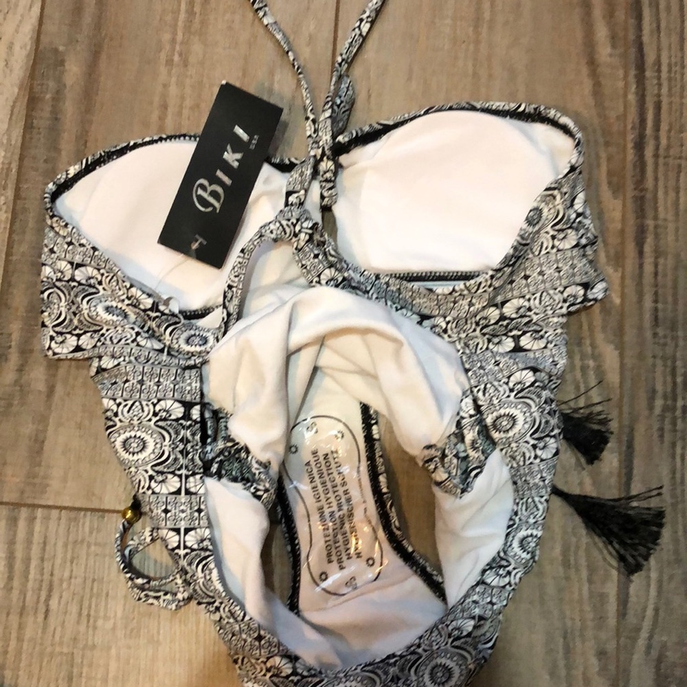 🌟Host Pick🌟Biki one piece Bathing Suit. - Picture 4 of 4